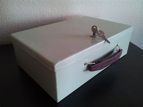 small metal lock box 1960s with key|small lockable key box.